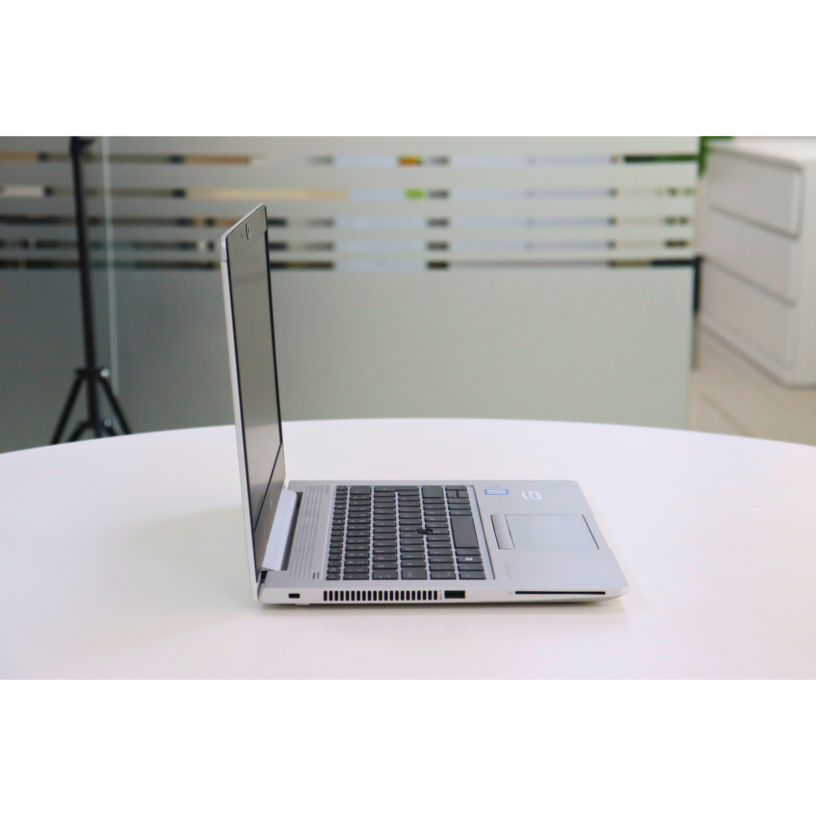 HP ELITEBOOK 830 G5: 8th Gen i5, 16GB RAM, 256GB SSD, SN:00608