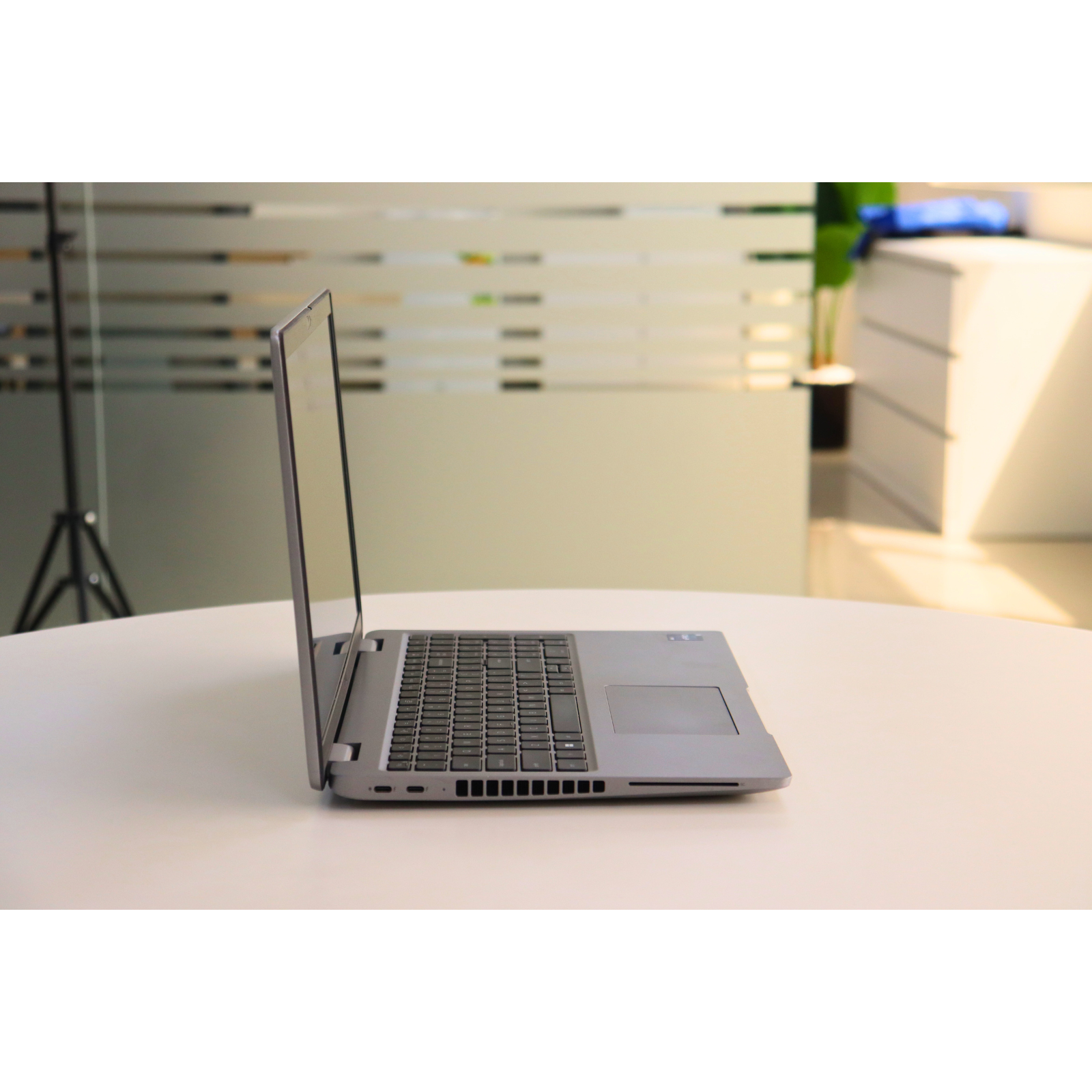 DELL INC LATITUDE 5540: 13th Gen i5, 8GB RAM, 256GB SSD, SN:04956