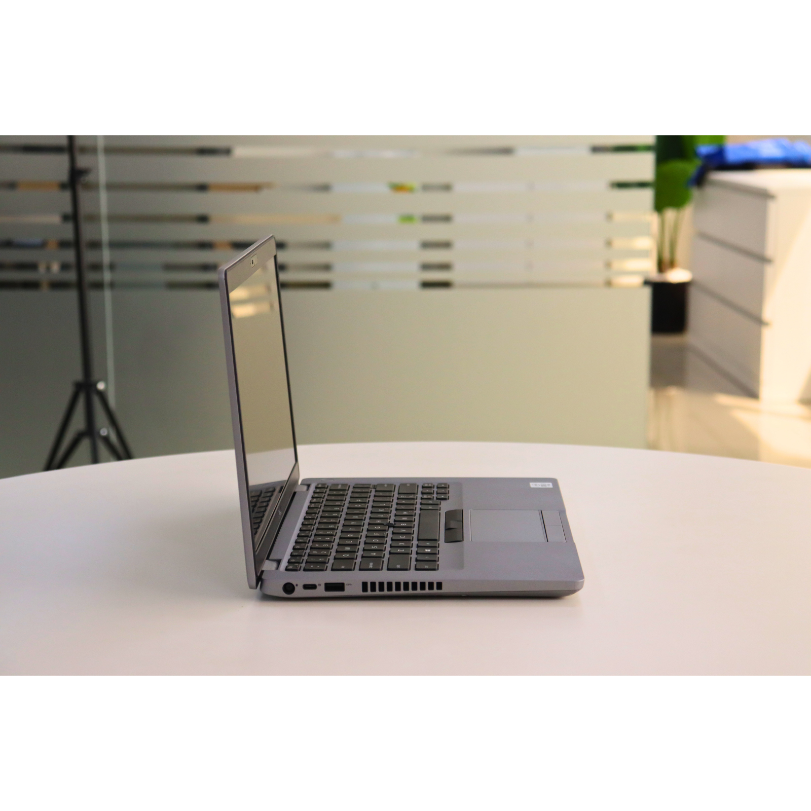 DELL INC. LATITUDE 5410: 10th Gen i7, 8GB RAM, 256GB SSD, SN:04741