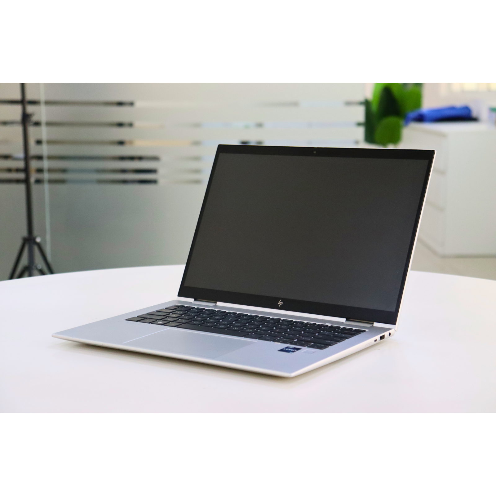 HP ELITEBOOK X360 1040 G9: 12th Gen i7, 16GB RAM, 256GB SSD, SN:18842
