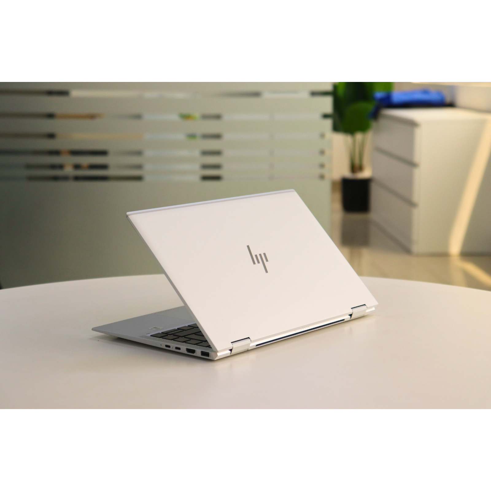 HP ELITEBOOK X360 1040 G7: 10th Gen i7, 16GB RAM, 512GB SSD, SN:00722