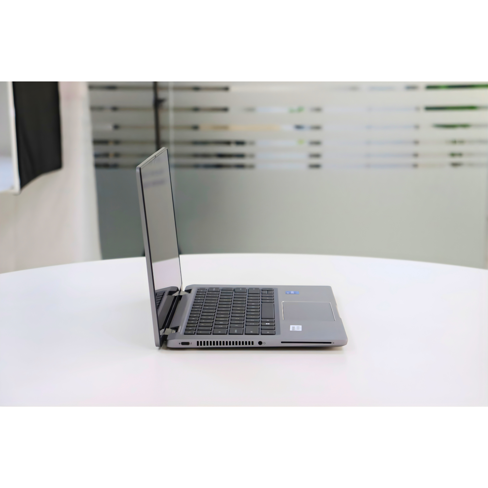 Dell Latitude 7330: Intel Core i7, 12th Gen, 16GB RAM, 256GB SSD SN:53909