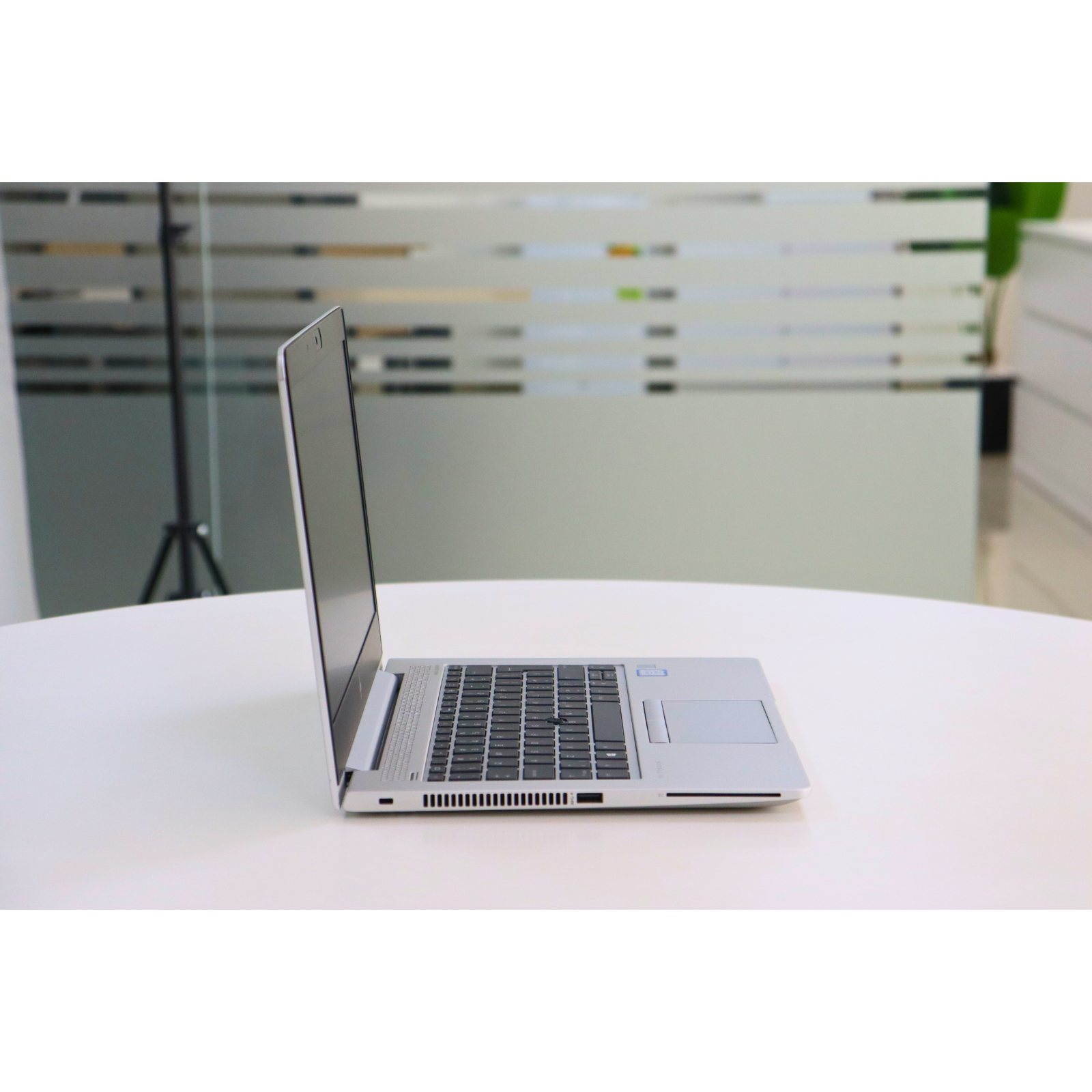 HP ELITEBOOK 830 G5: 8th Gen i5, 16GB RAM, 256GB SSD, SN:00609