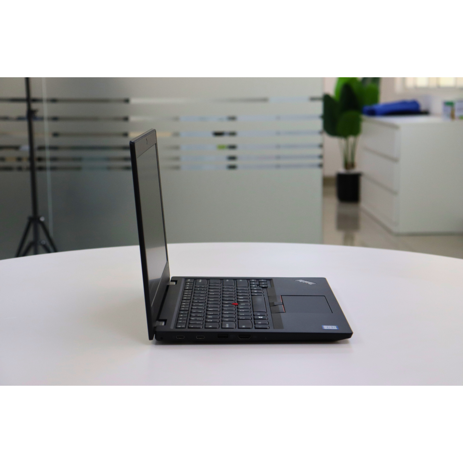 Lenovo THINKPAD L390: 8th Gen i5, 8GB RAM, 256GB SSD, SN:16320