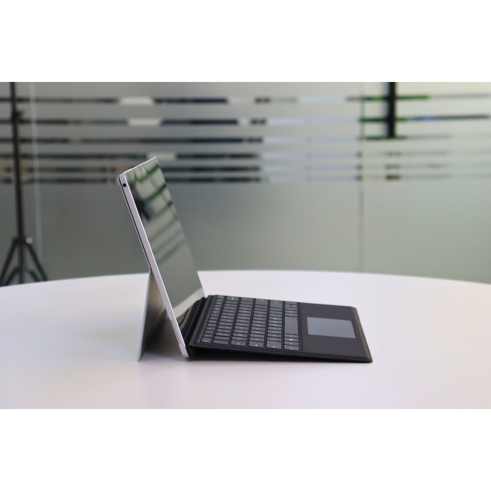 MICROSOFT SURFACE PRO 5: 7th Gen i5, 8GB RAM, 256GB SSD, SN:18907