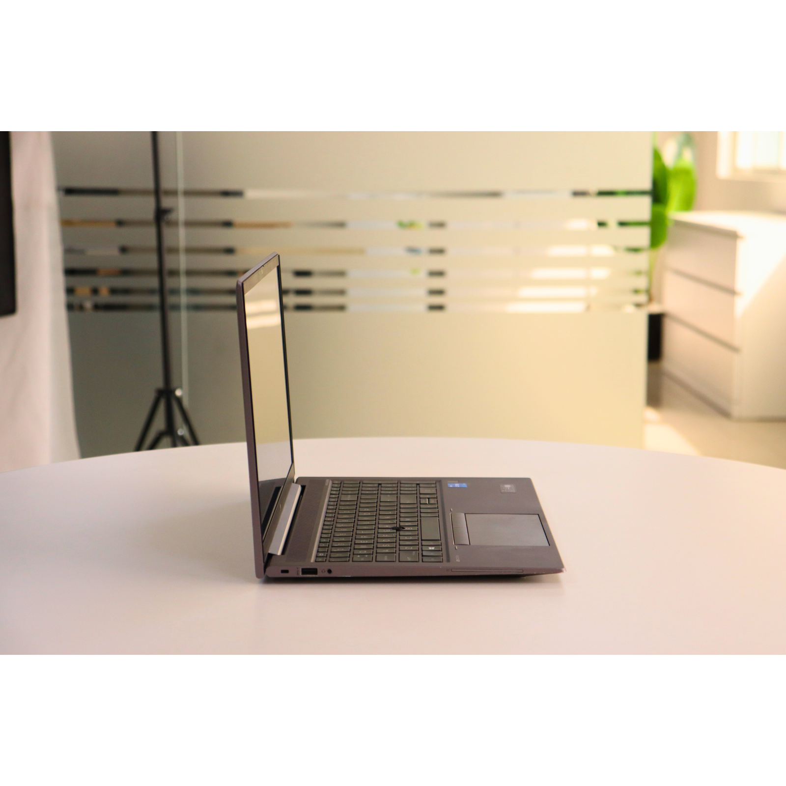 HP ZBOOK FIREFLY  G8: 11th Gen i5, 16GB RAM, 512GB SSD, SN:96231