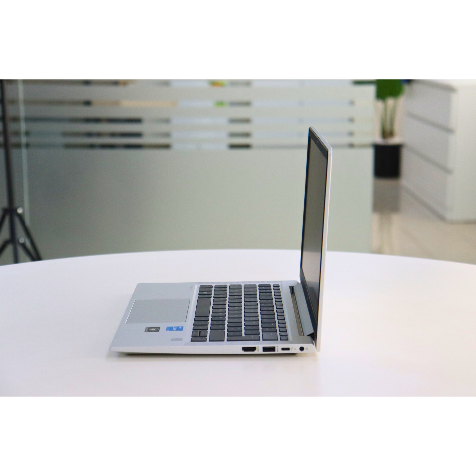 HP EliteBook 630 G9: Intel Core i3, 12th Gen, 8GB RAM, 256GB SSD SN:00945