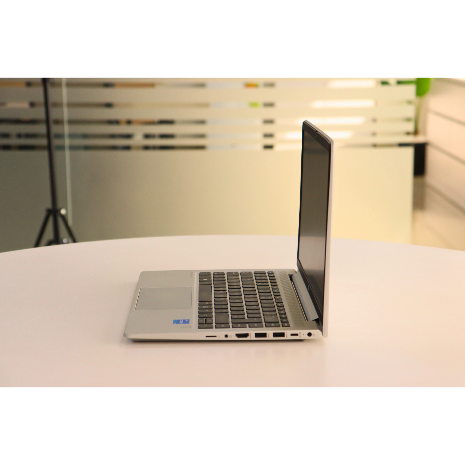HP PROBOOK 440 G8: 11th Gen i5, 8GB RAM, 256GB SSD, SN:00687