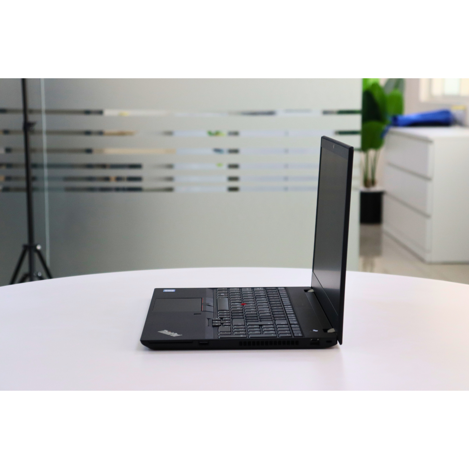 LENOVO THINKPAD T590: Intel Core i5, 8th Gen, 8GB RAM, 256GB SSD SN:01069
