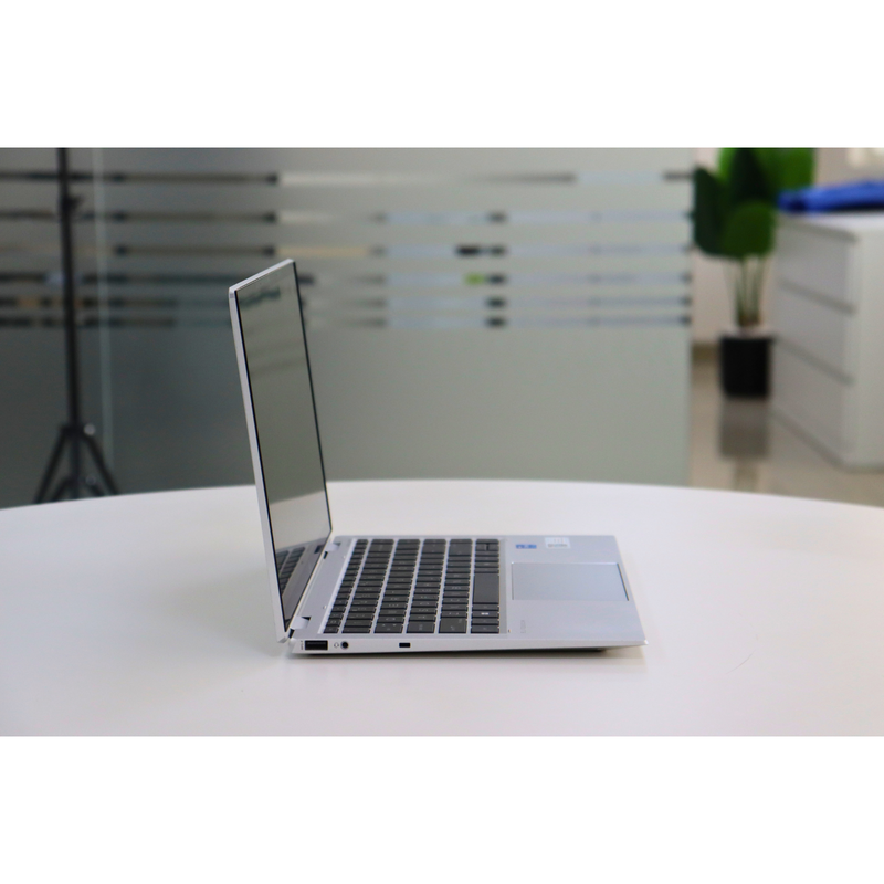 HP ELITEBOOK X360 1040 G8: Intel Core i5, 11th Gen, 16GB RAM, 512GB SSD SN:18570