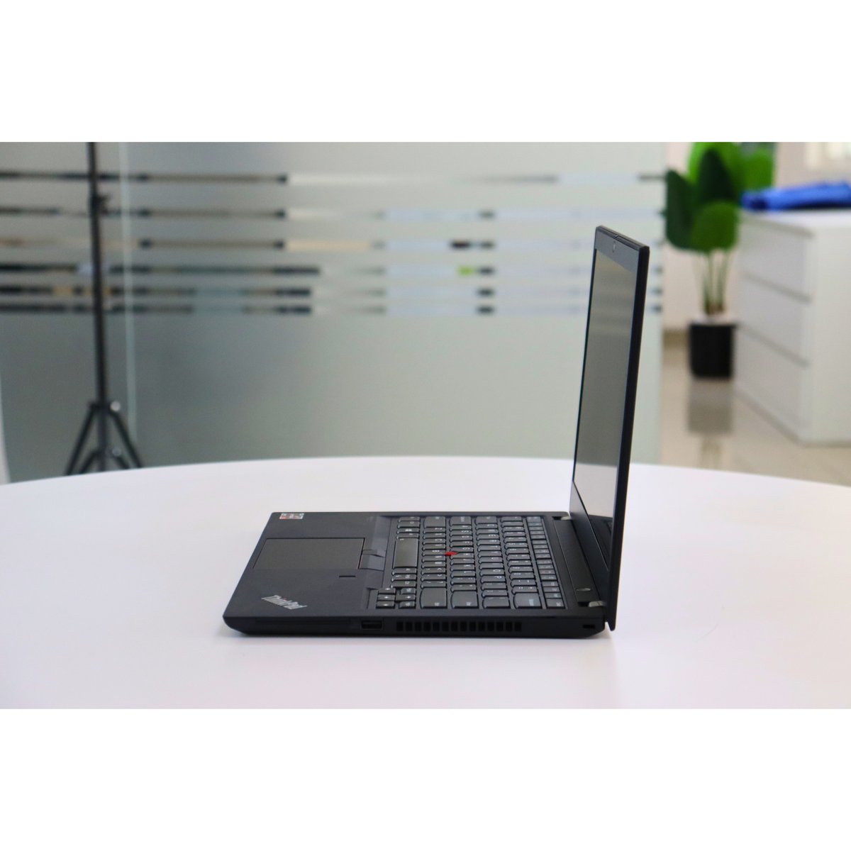 LENOVO THINKPAD T14 GEN 2: AMD RYZEN 7, 16GB RAM, 512GB SSD, SN:915604