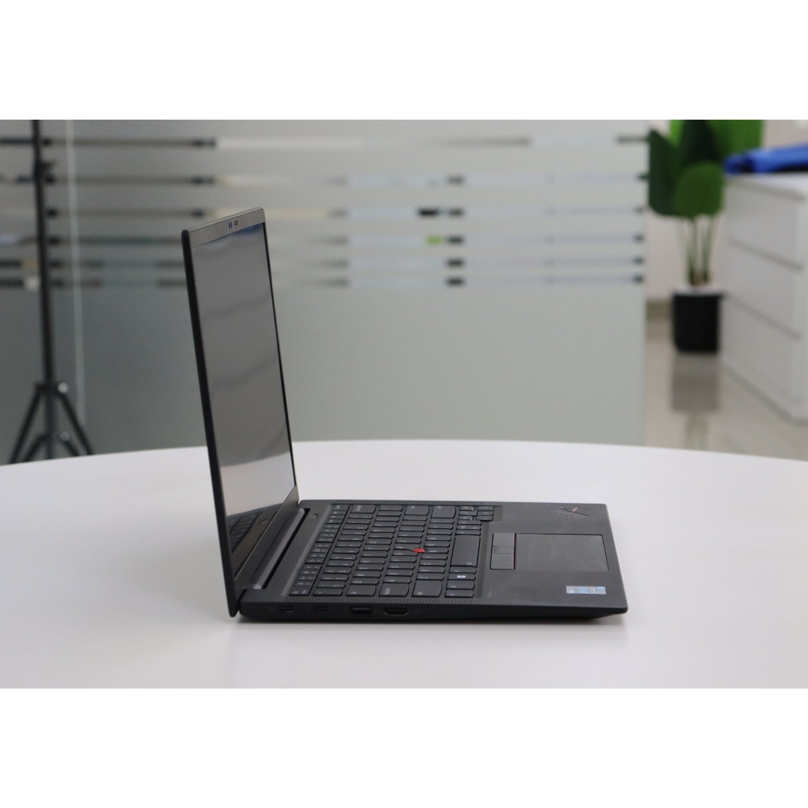 LENOVO ThinkPad X1 Carbon Gen 9: 11th Gen i7, 32GB RAM, 512GB SSD, SN:16631