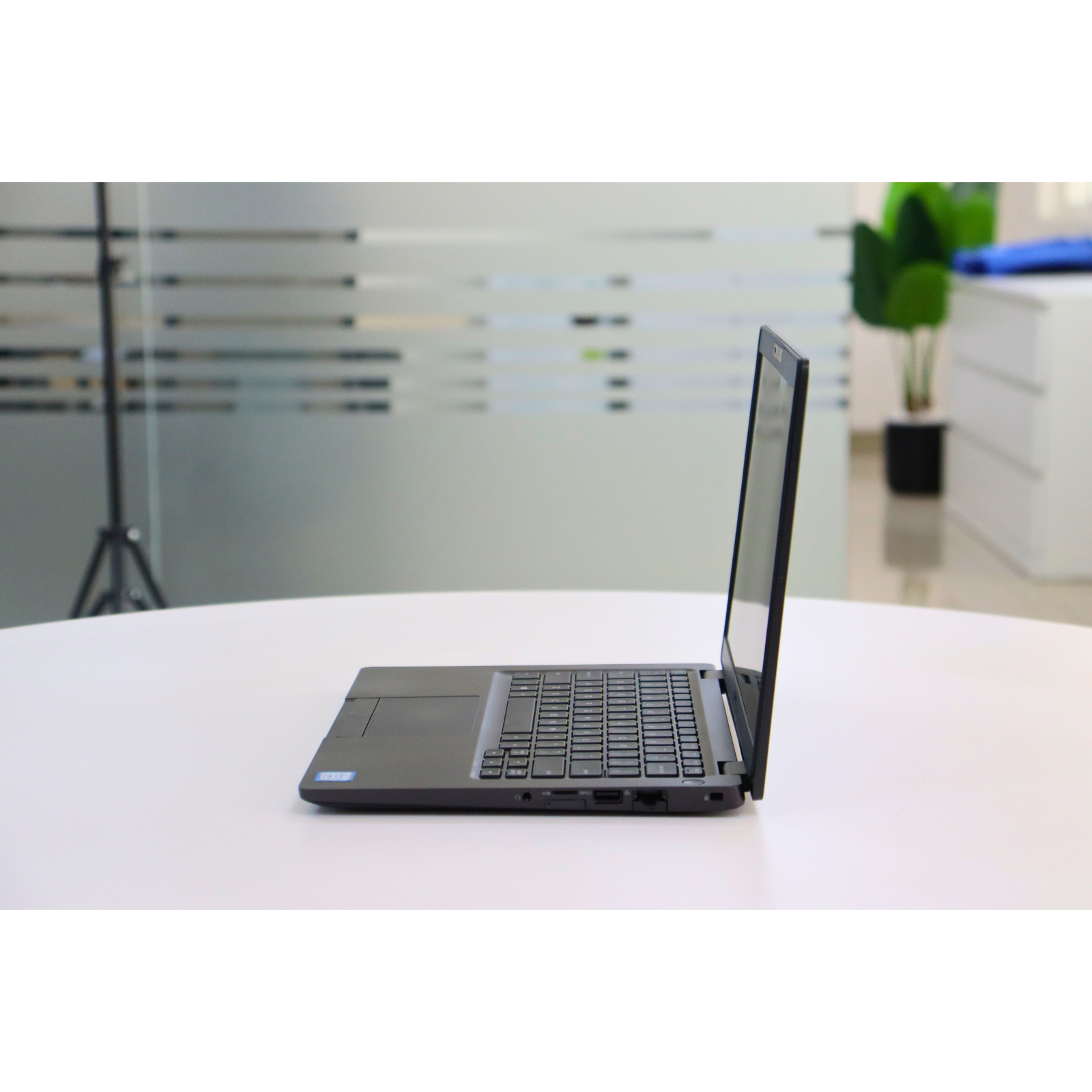 DELL Latitude 5300: i5, 8th Gen, 16GB RAM, 256GB SSD SN:16995