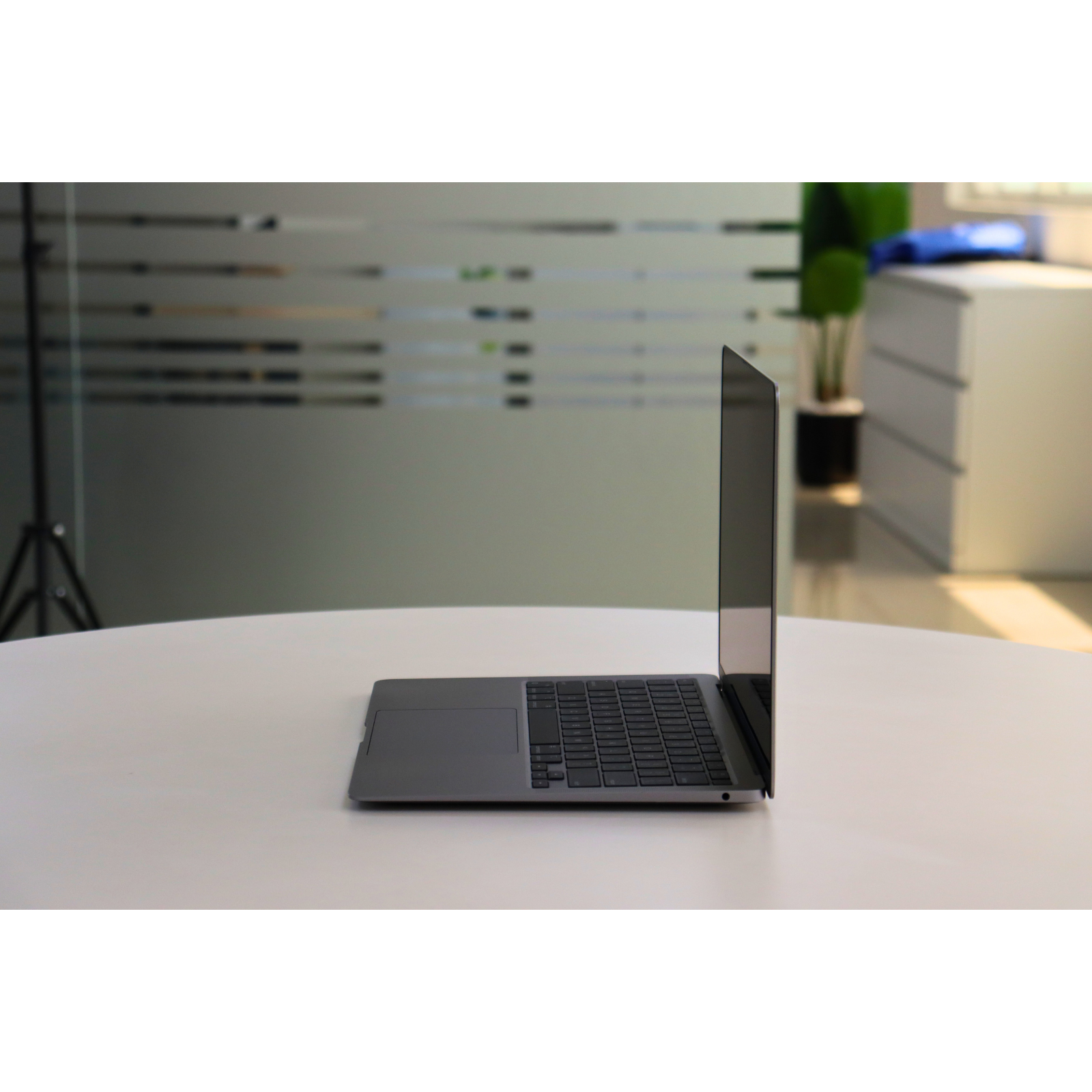 Apple MACBOOK AIR A2337(2020): M1, 8GB RAM, 256GB SSD, SN:58618
