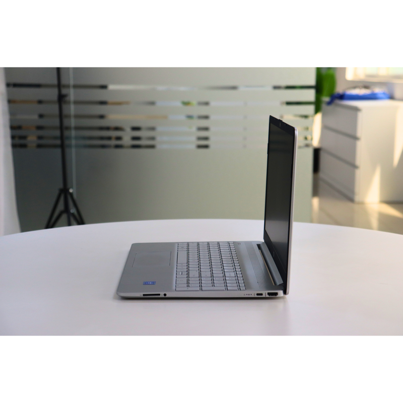 HP Notebook 15s: Pentium, 8GB RAM, 256GB SSD, SN:00001