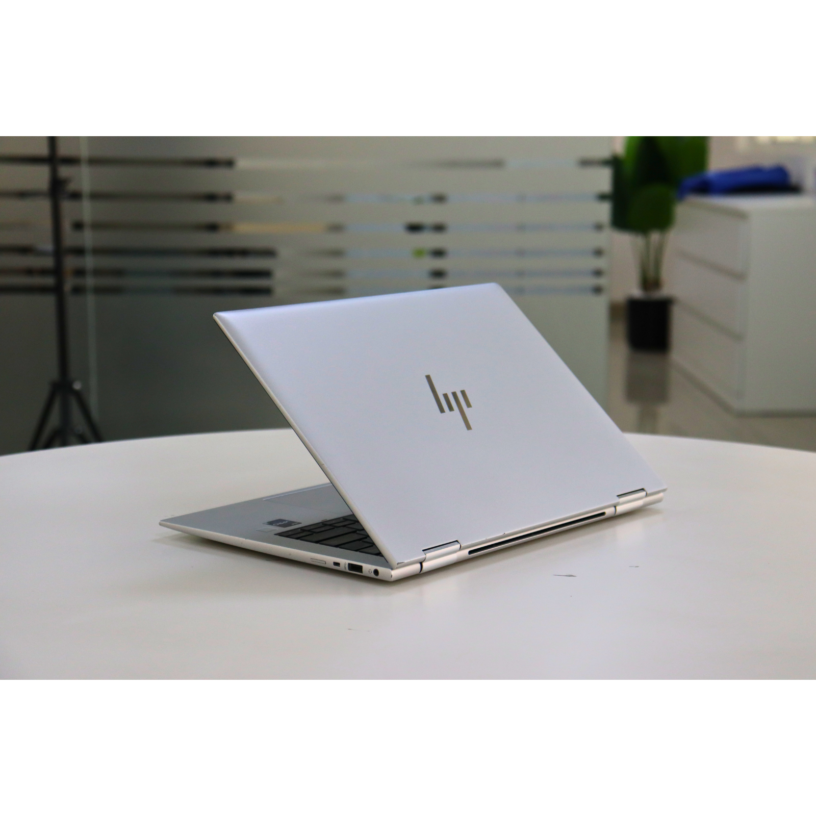 HP ELITEBOOK X360 1040 G9: 12th Gen i7, 16GB RAM, 256GB SSD, SN:18842