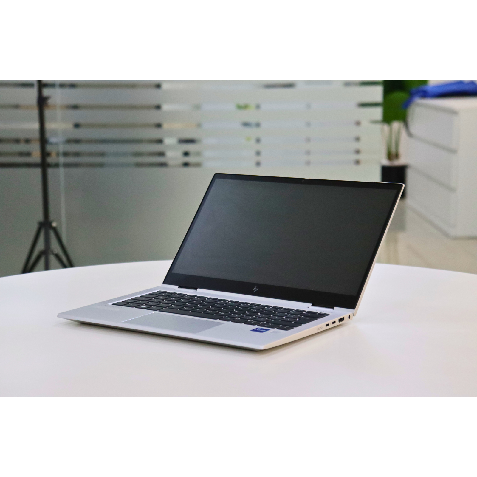 HP ELITEBOOK X360 830 G8: 11th Gen i7, 32GB RAM, 256GB SSD, SN:76157