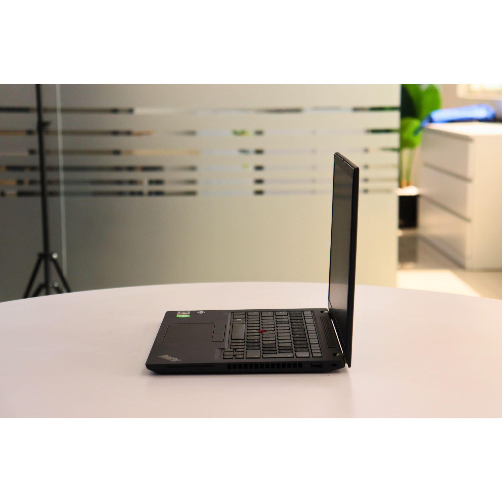 LENOVO THINKPAD T14 GEN 3: AMD , 16GB RAM, 256GB SSD SN:00677