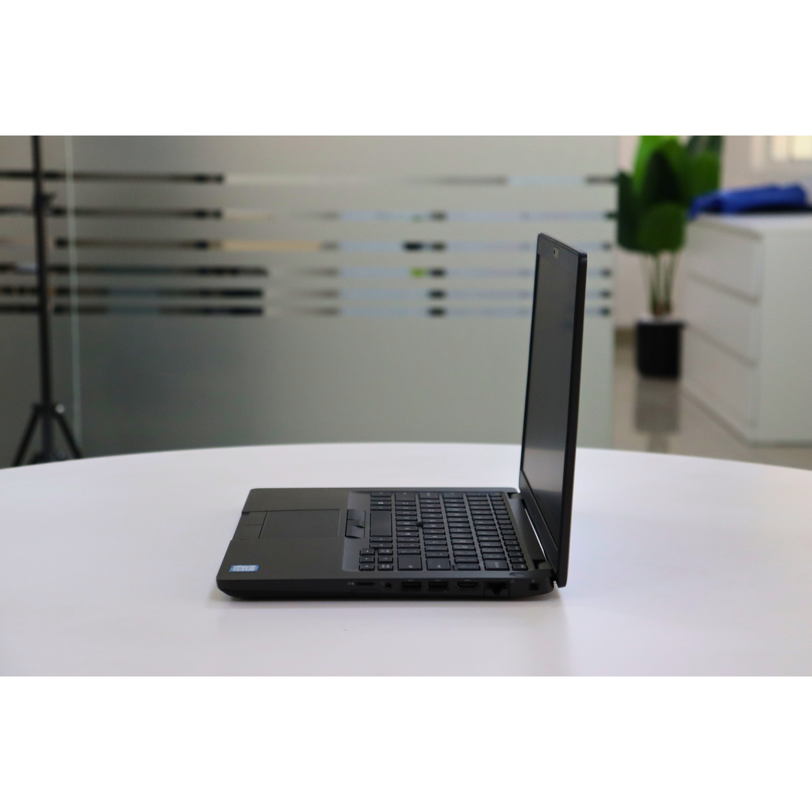 DELL LATITUDE 5400: 8th Gen i5, 8GB RAM, 256GB SSD, SN:15659
