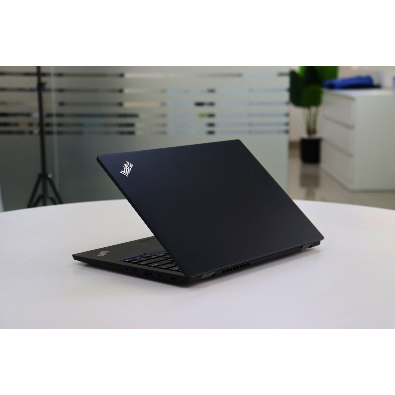 Lenovo THINKPAD L390: 8th Gen i5, 8GB RAM, 256GB SSD, SN:196325