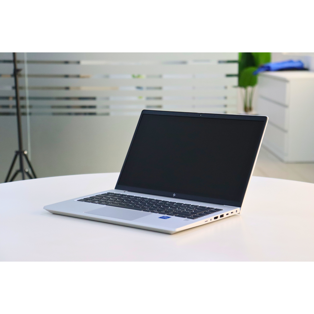 HP ELITEBOOK 640 G10 : 13th Gen i5, 8GB RAM, 256GB SSD, SN:01266