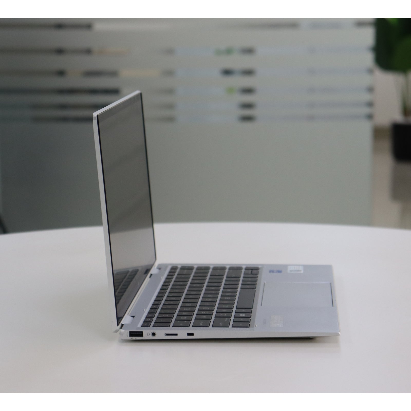 HP ELITEBOOK X360 1040 G8: Intel Core i7, 11th Gen, 16GB RAM, 512GB SSD SN:21447