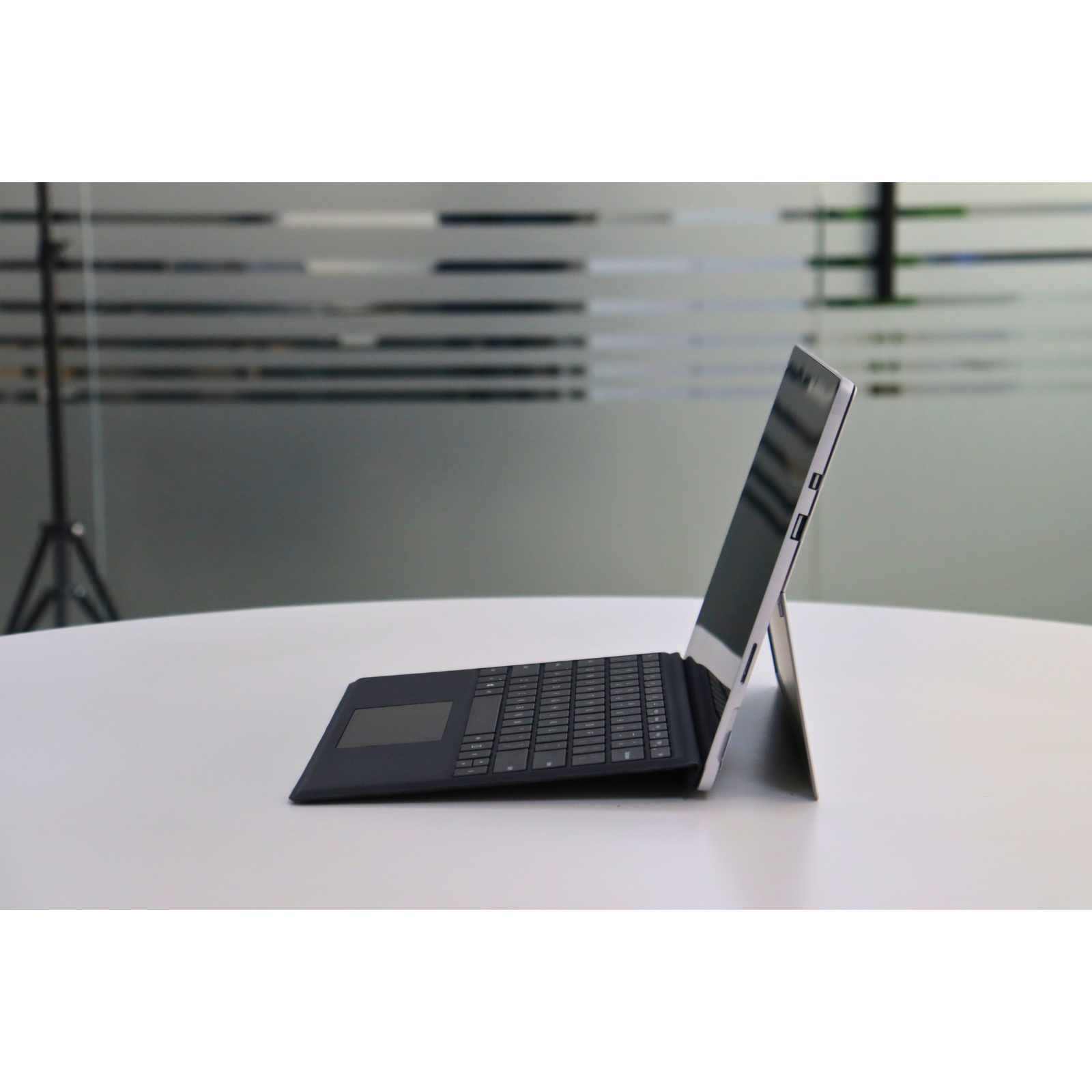 MICROSOFT SURFACE PRO 5: 7th Gen i5, 8GB RAM, 256GB SSD, SN:918911