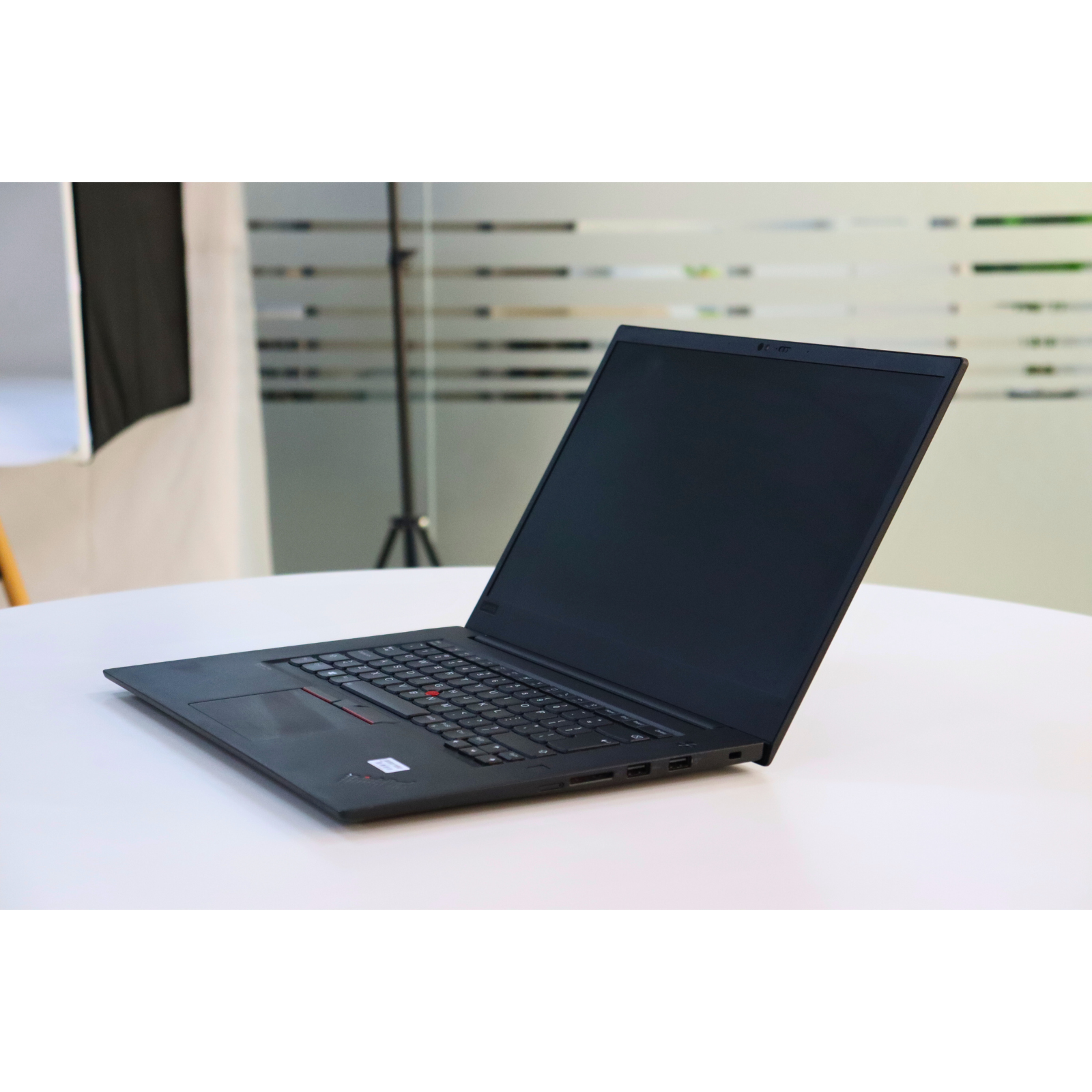 LENOVO THINKPAD P1 GEN 3: Intel Core i9, 10th Gen, 8GB RAM, 256GB SSD SN:00558