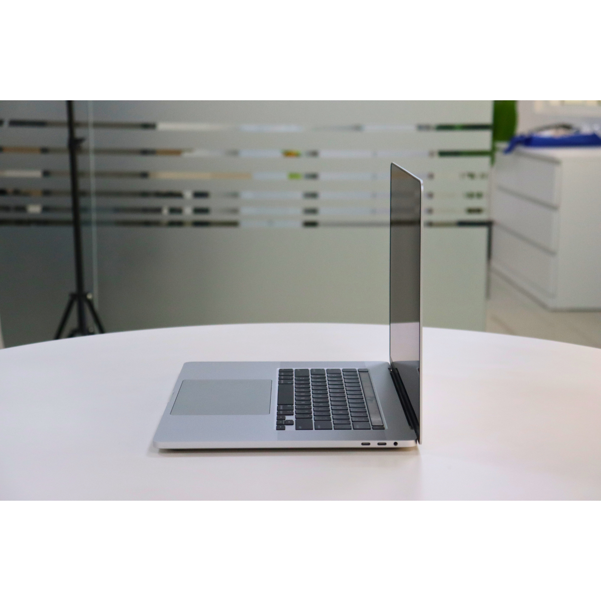 Apple MACBOOK PRO A2141 (2019): i9, 9th Gen, 16GB RAM, 512GB SSD, SN:95739