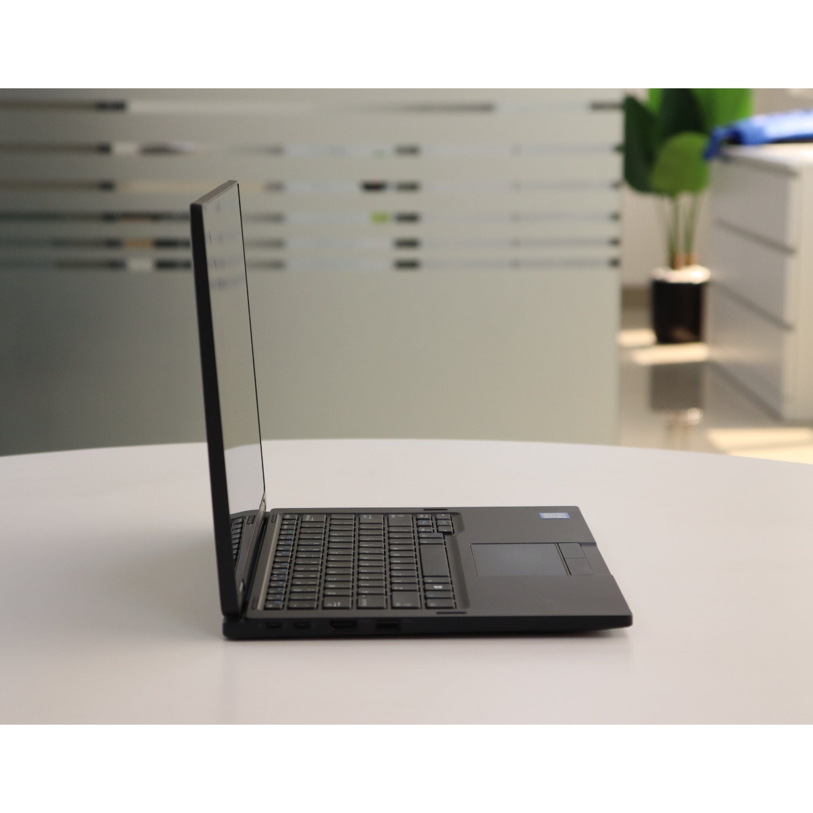 Dell LATITUDE 7390 2-IN-1: 8th Gen i5, 8GB RAM, 256GB SSD, SN:20672