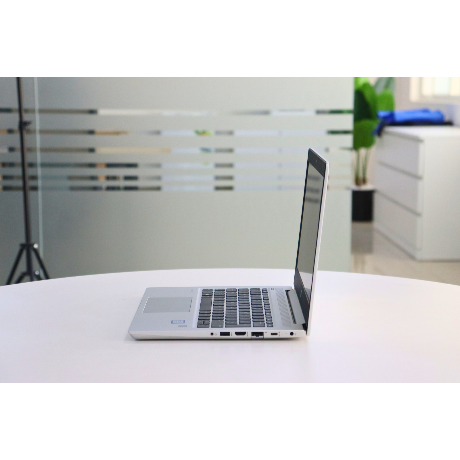 HP PROBOOK 430 G6: 8th Gen i5, 8GB RAM, 256GB SSD, SN:00621