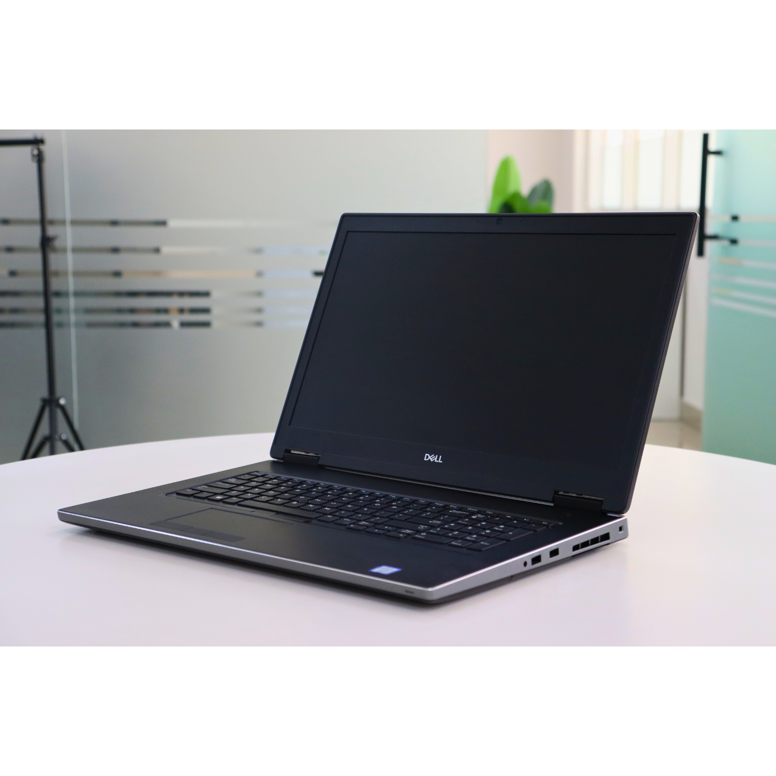 Dell PRECISION 7730: 8th Gen i7, 32GB RAM, 256GB SSD, SN:12607