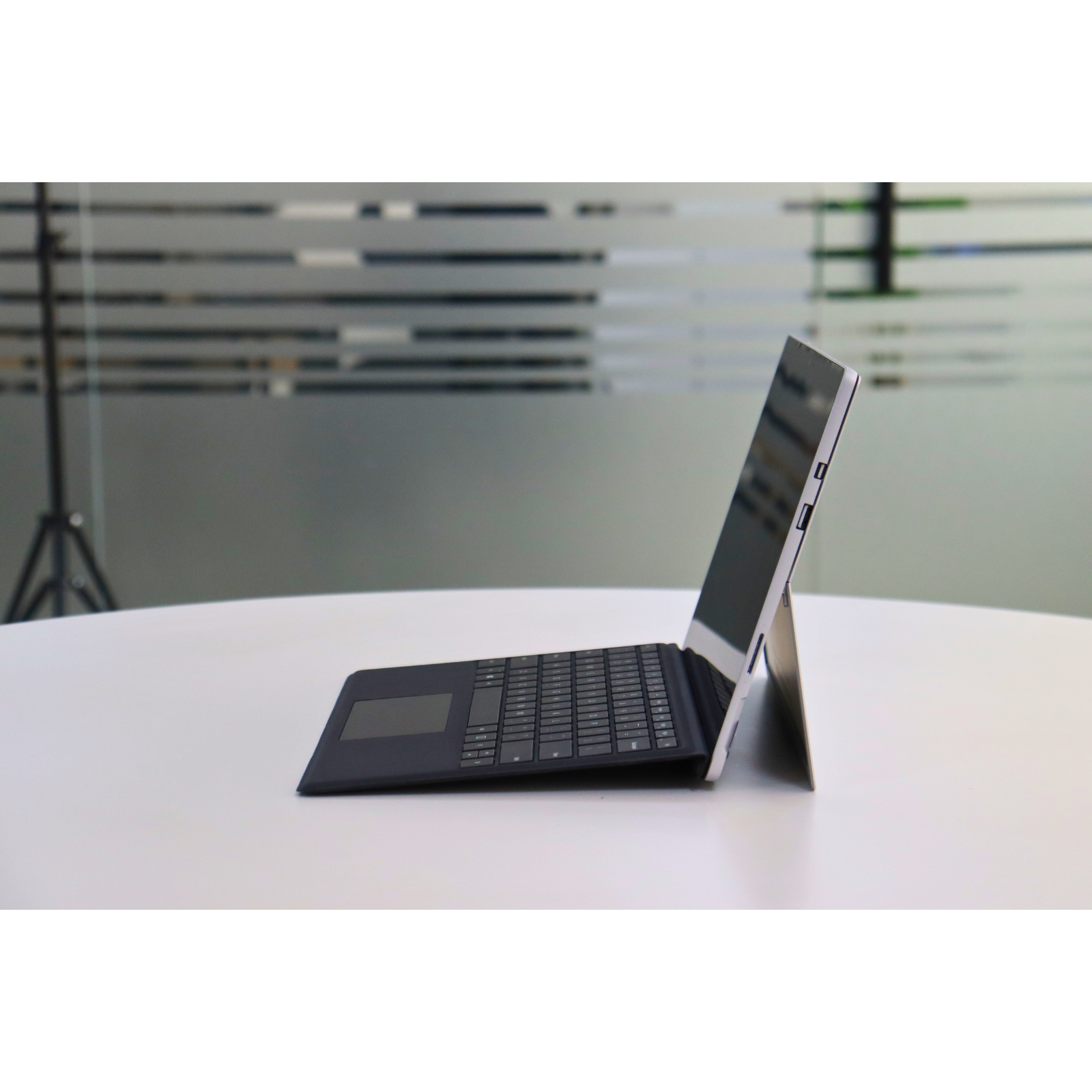 MICROSOFT SURFACE PRO 5: 7th Gen i5, 8GB RAM, 256GB SSD, SN:18907