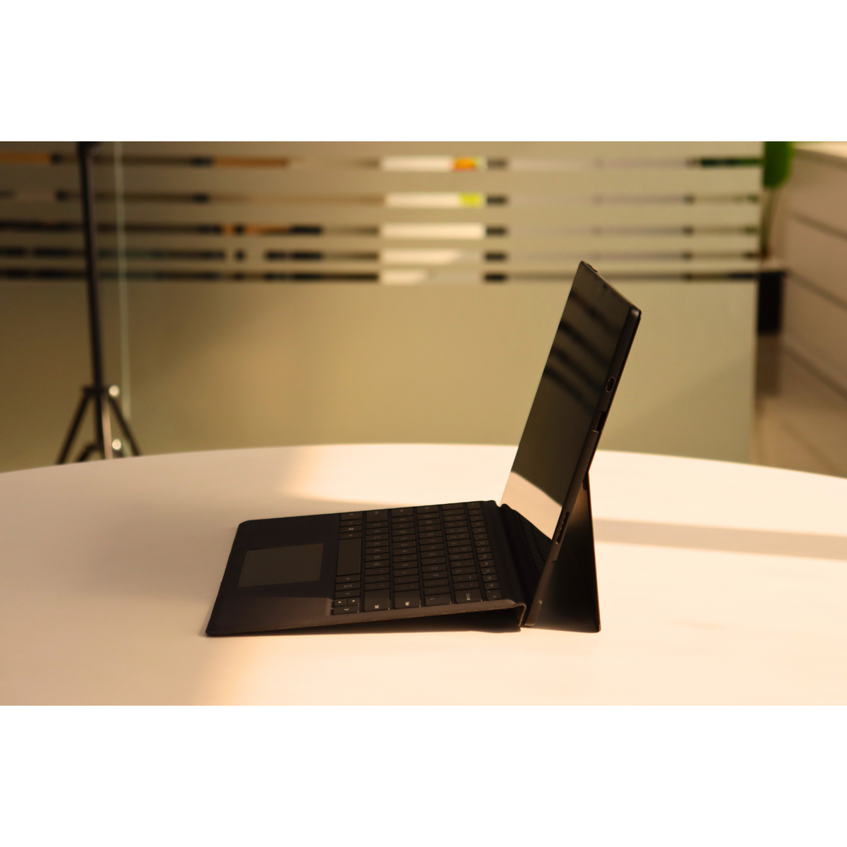 MICROSOFT SURFACE PRO 7: 10th Gen i5, 8GB RAM, 256GB SSD, SN:69976
