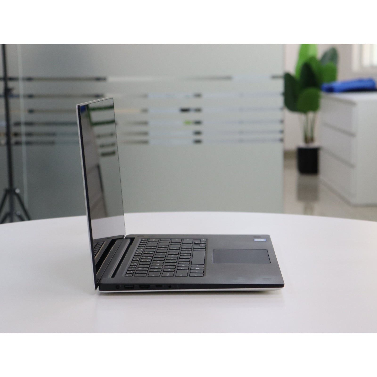 DELL PRECISION 5540: 9th Gen i7, 32GB RAM, 512GB SSD, SN:21982