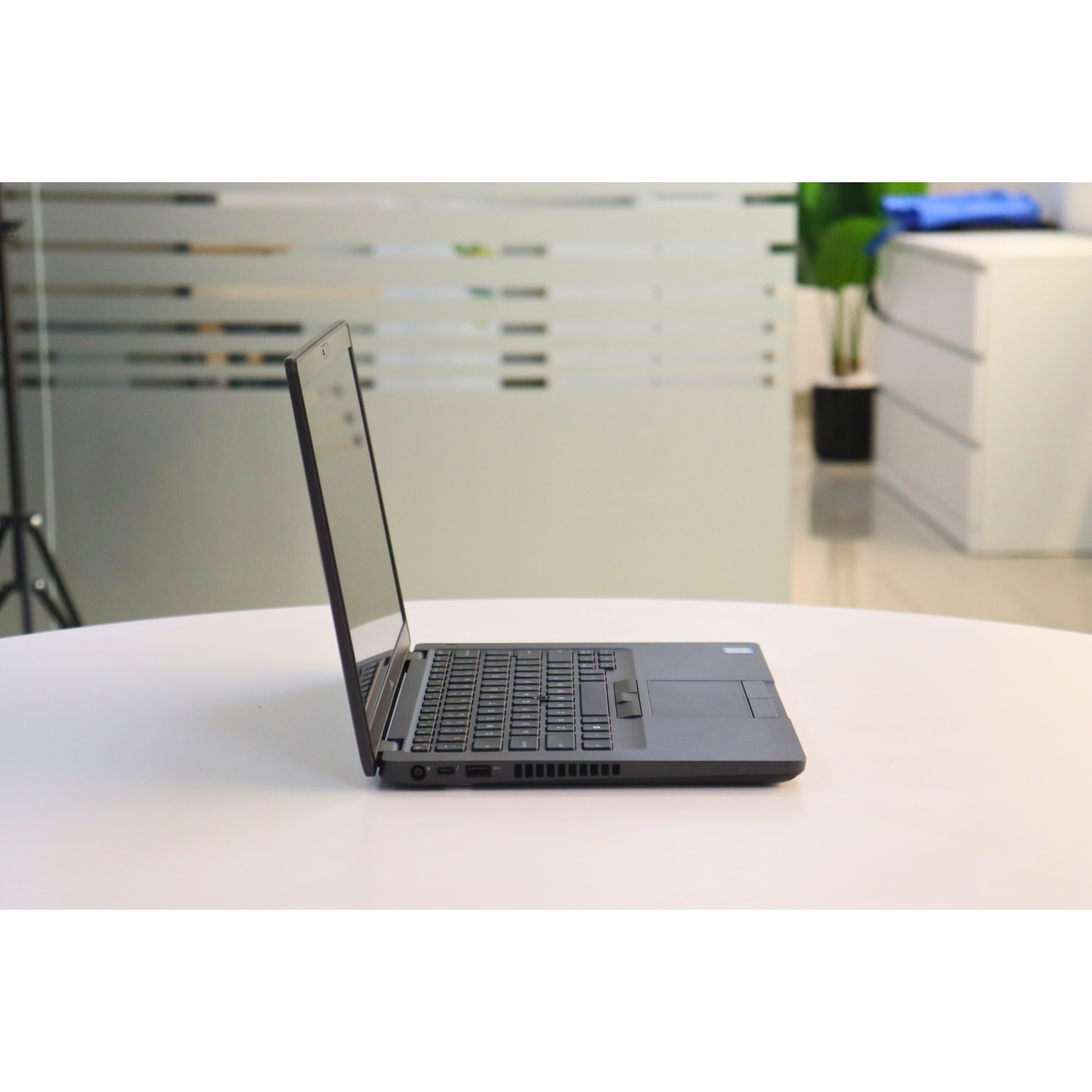 DELL LATITUDE 5400: 8th Gen i7, 16GB RAM, 256GB SSD, SN:04662