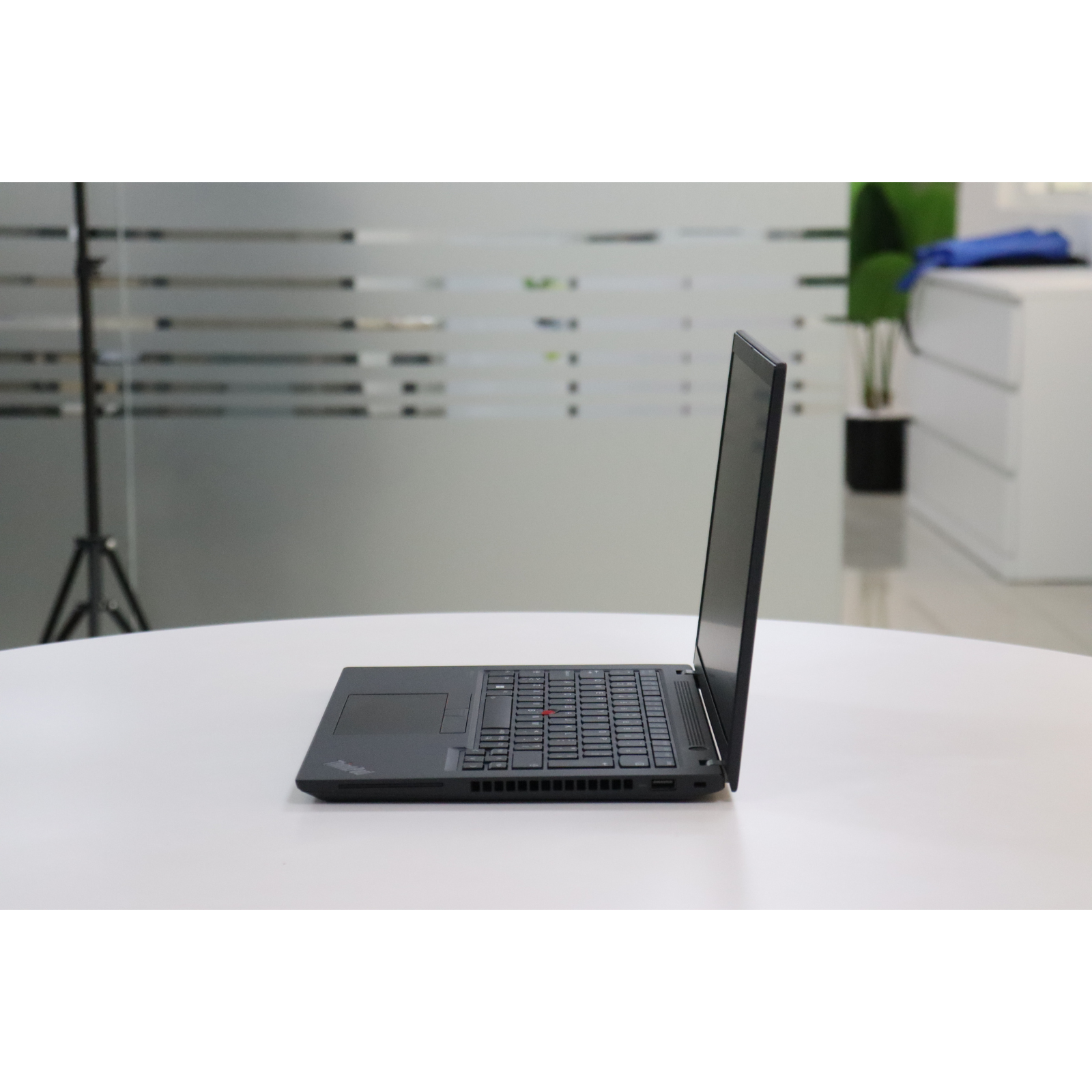 LENOVO THINKPAD T14 GEN 3: AMD , 16GB RAM, 256GB SSD SN:00673