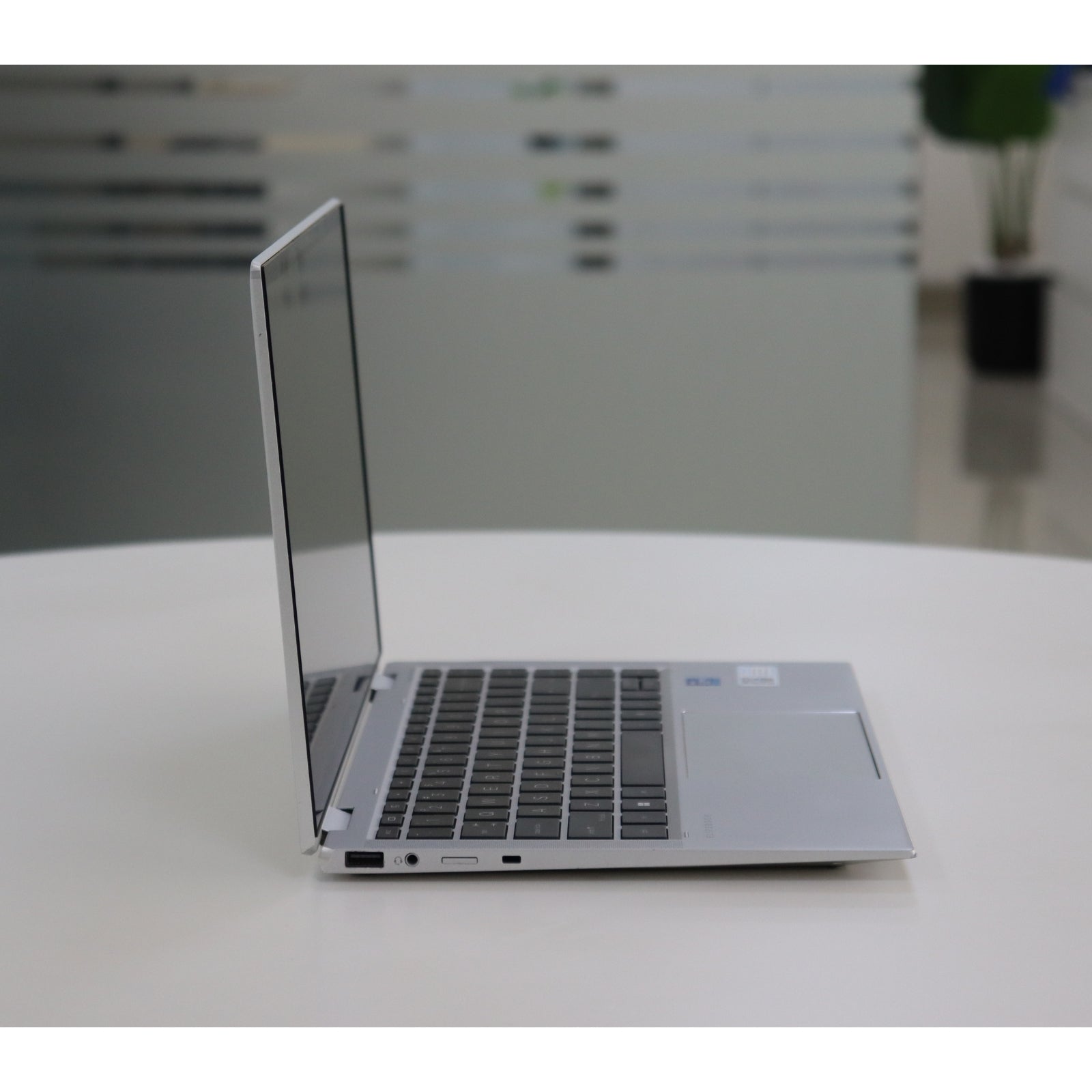 HP ELITEBOOK X360 1040 G8: Intel Core i7, 11th Gen, 16GB RAM, 512GB SSD SN:21460