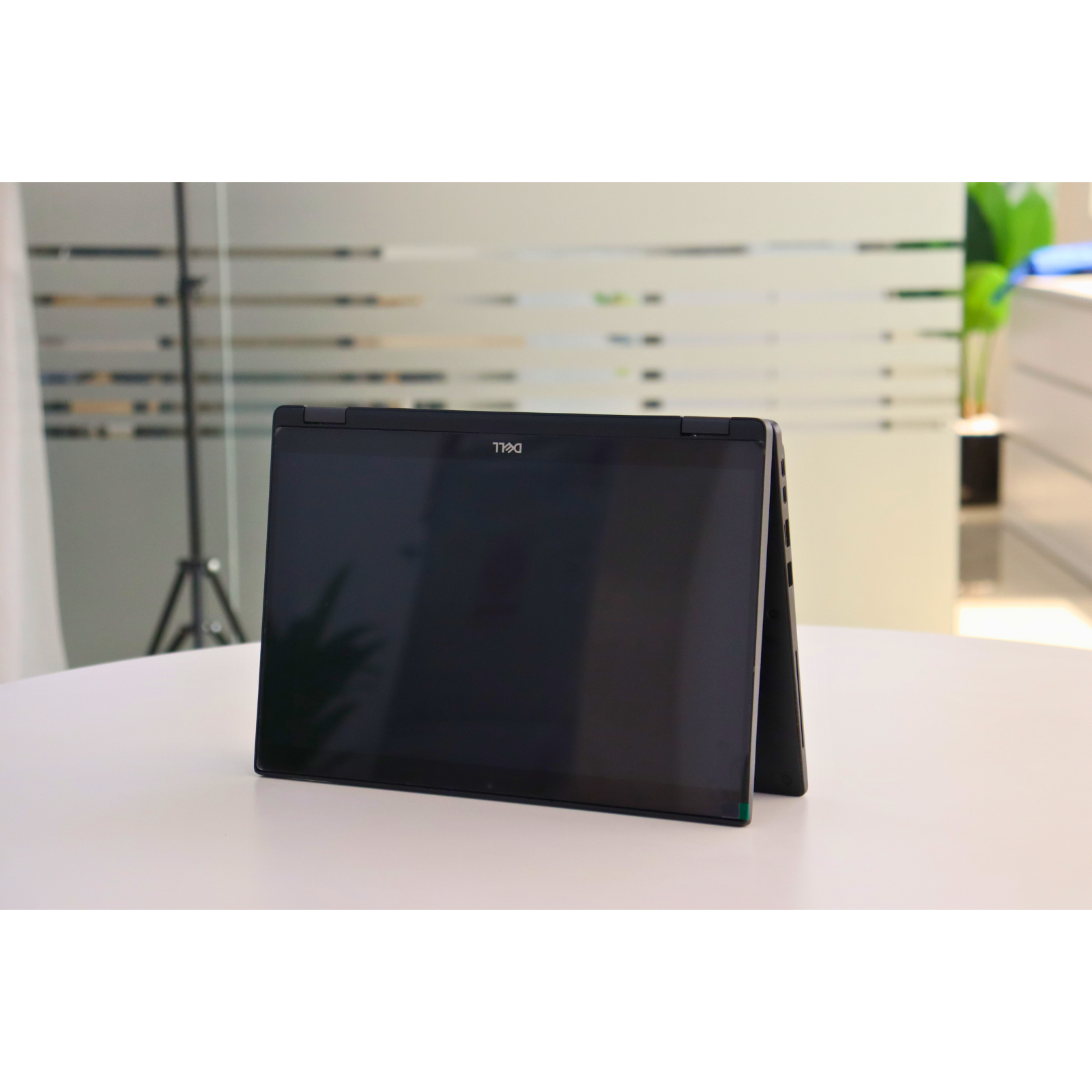 Dell LATITUDE 7390 2-IN-1: 8th Gen i5, 8GB RAM, 256GB SSD, SN:92217