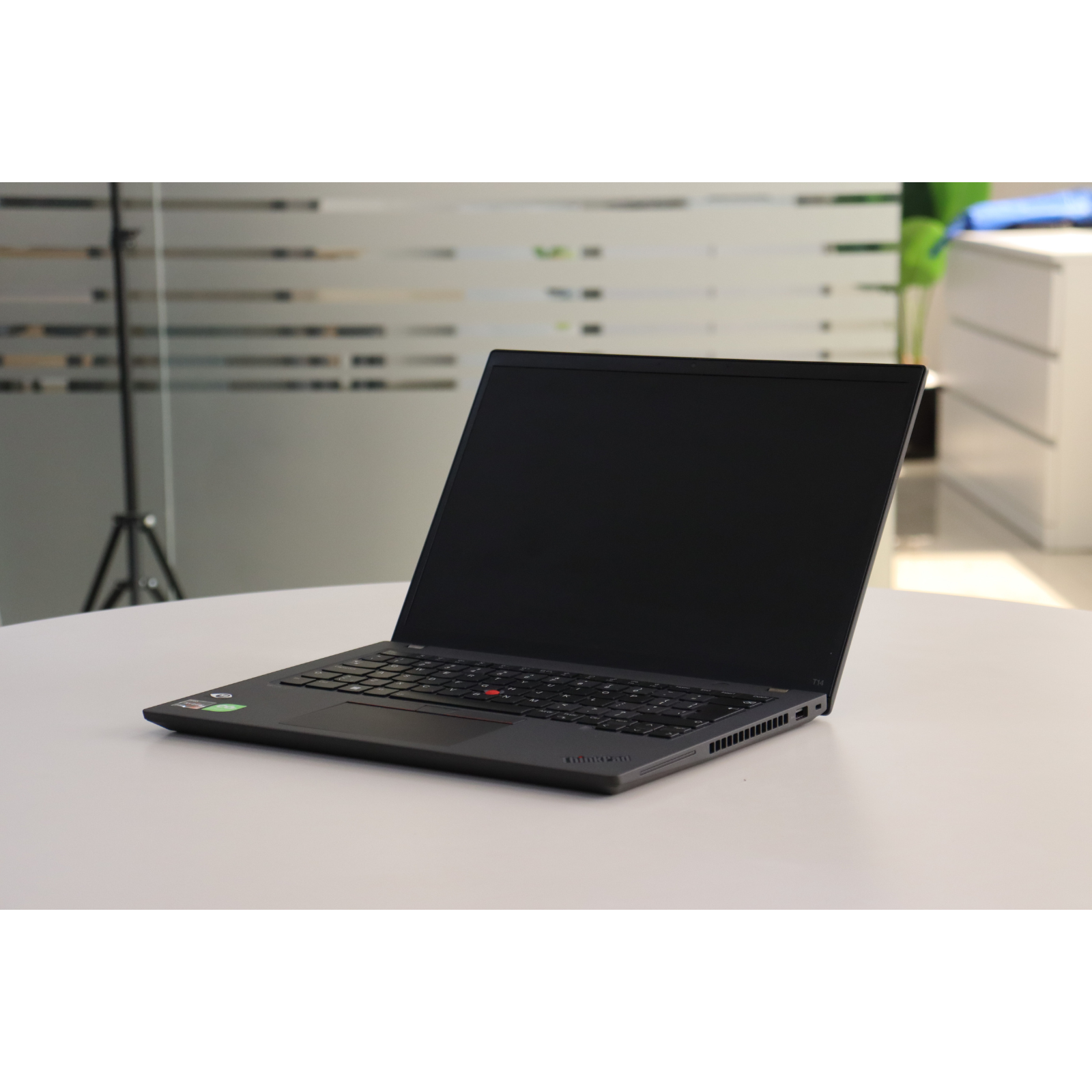 LENOVO THINKPAD T14 GEN 3: AMD , 16GB RAM, 256GB SSD SN:00677