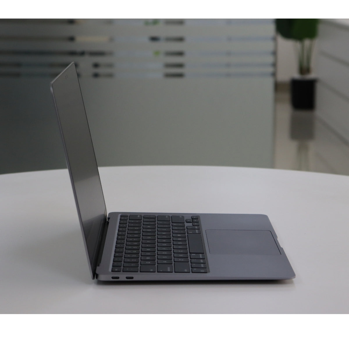 Apple MacBook Air A2337(2020): M1, 8GB RAM, 256GB SSD, SN:60691