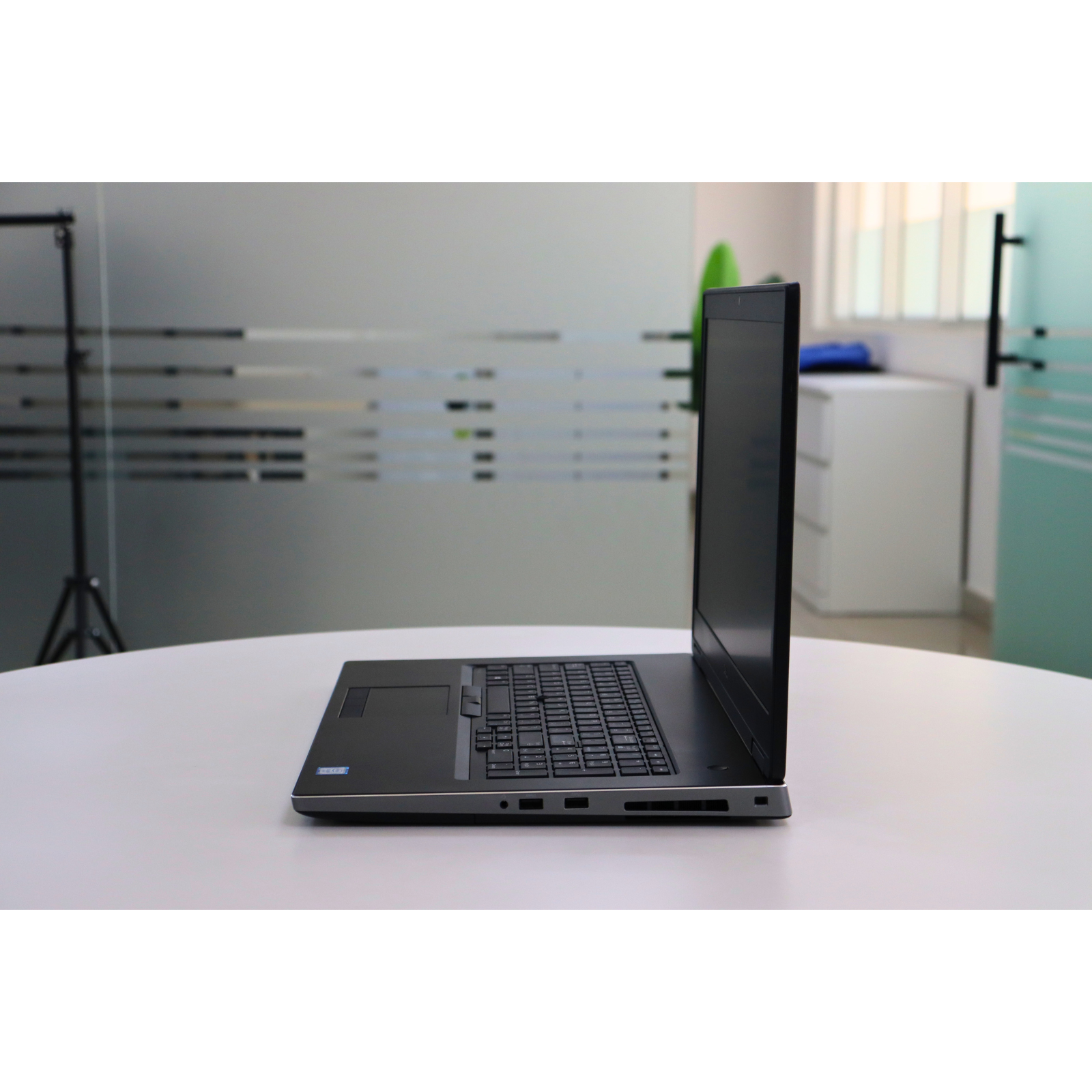 Dell PRECISION 7730: 8th Gen i7, 32GB RAM, 256GB SSD, SN:12607