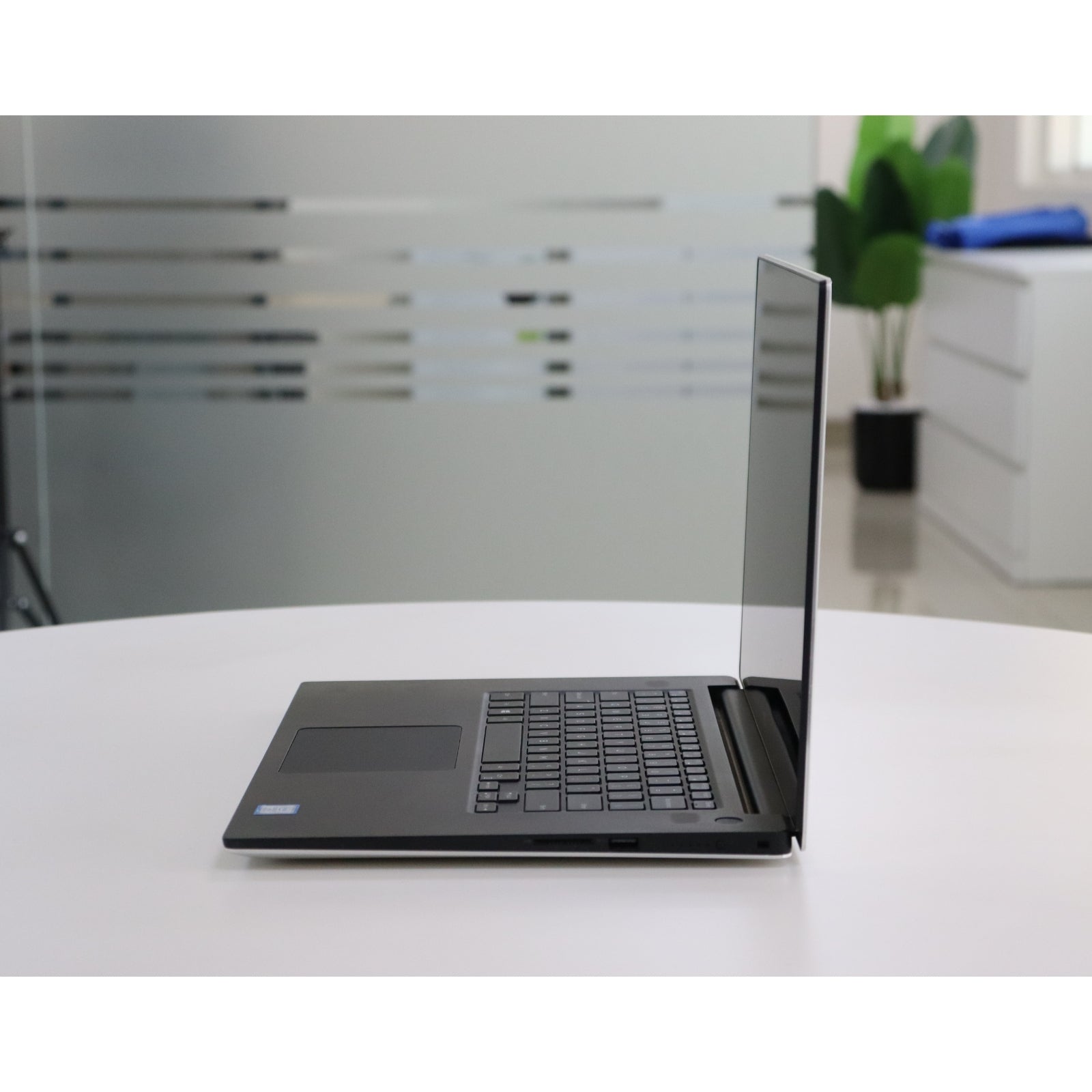 DELL PRECISION 5540: 9th Gen i7, 32GB RAM, 512GB SSD, SN:21982