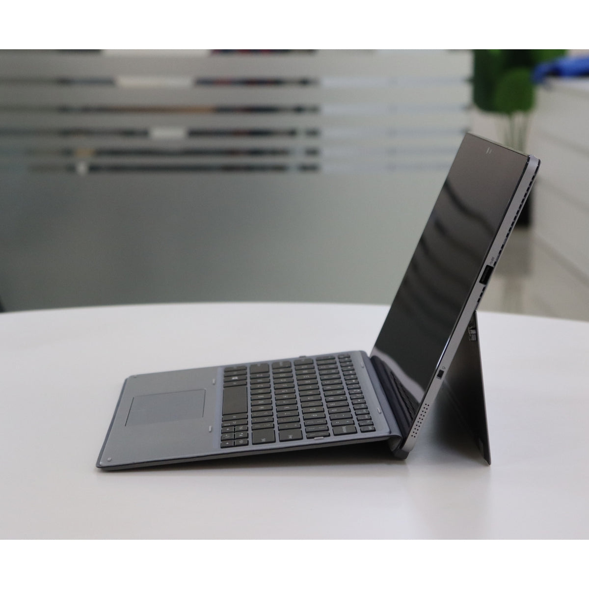 Dell Latitude 7210 2-IN-1: Intel Core i5, 10th Gen, 8GB RAM, 256GB SSD SN:918341