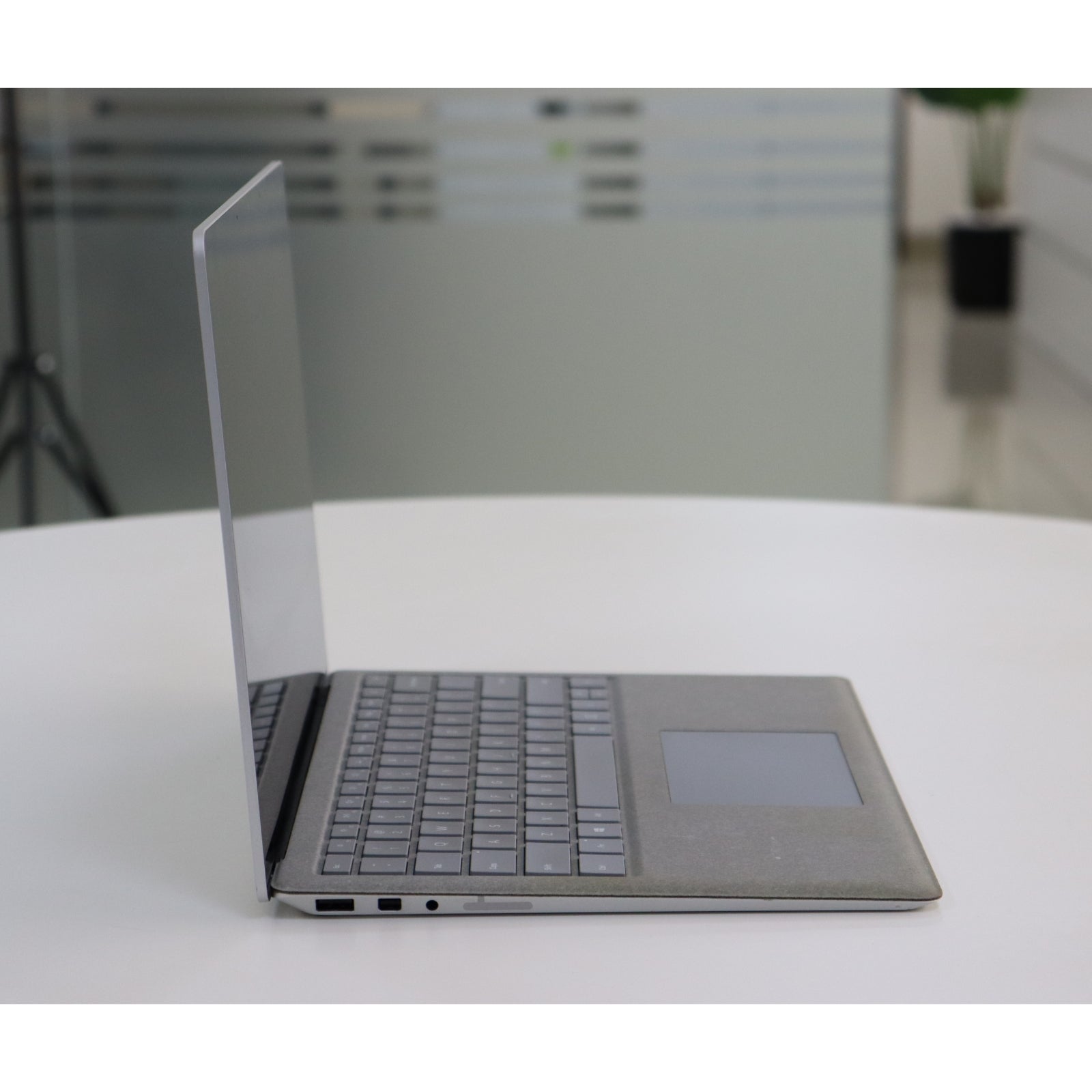 MICROSOFT SURFACE LAPTOP 2: 8th Gen i7, 16GB RAM, 512GB SSD, SN:18623
