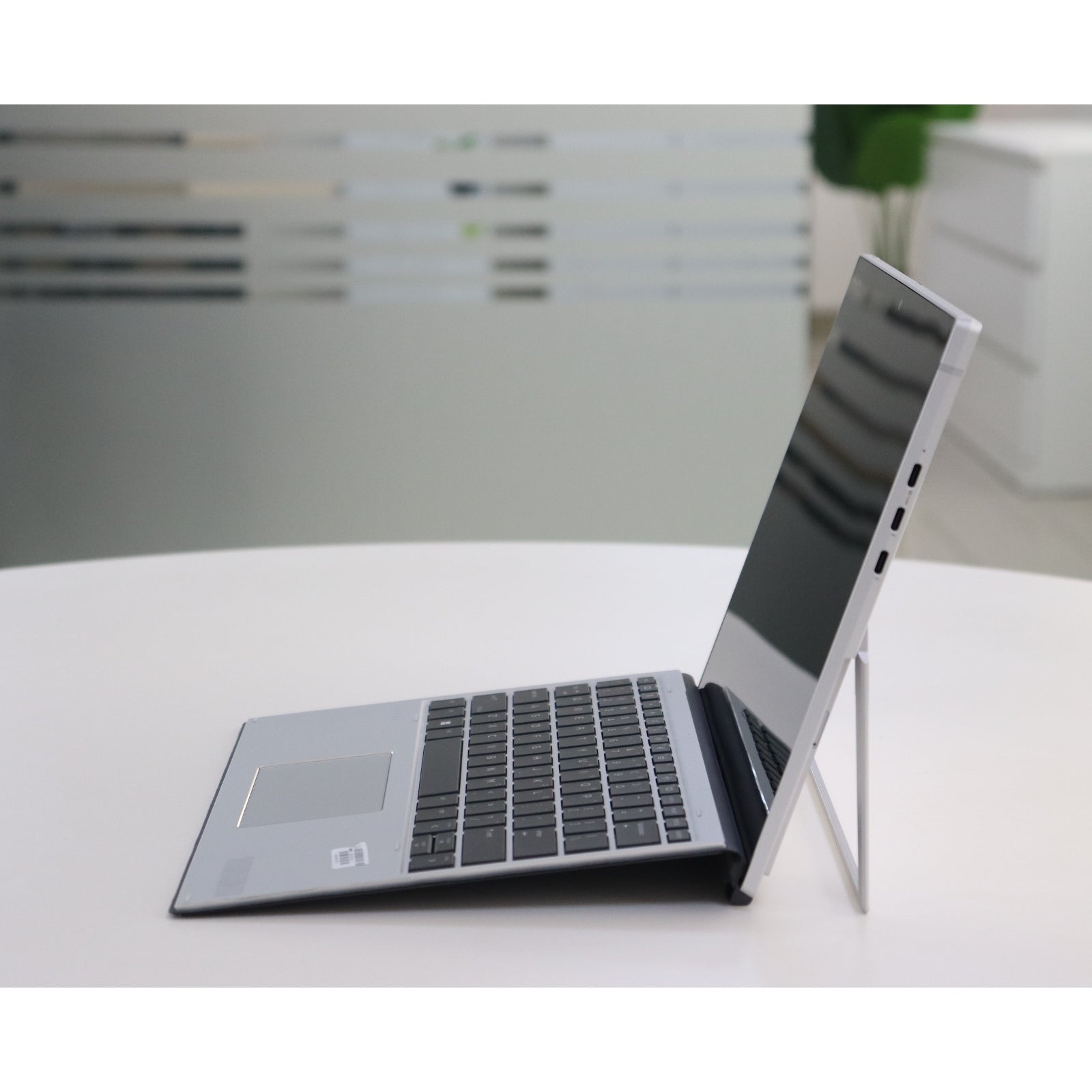 HP ELITE X2 G8 TABLET: Intel Core i5, 11th Gen, 16GB RAM, 512GB SSD SN:23486