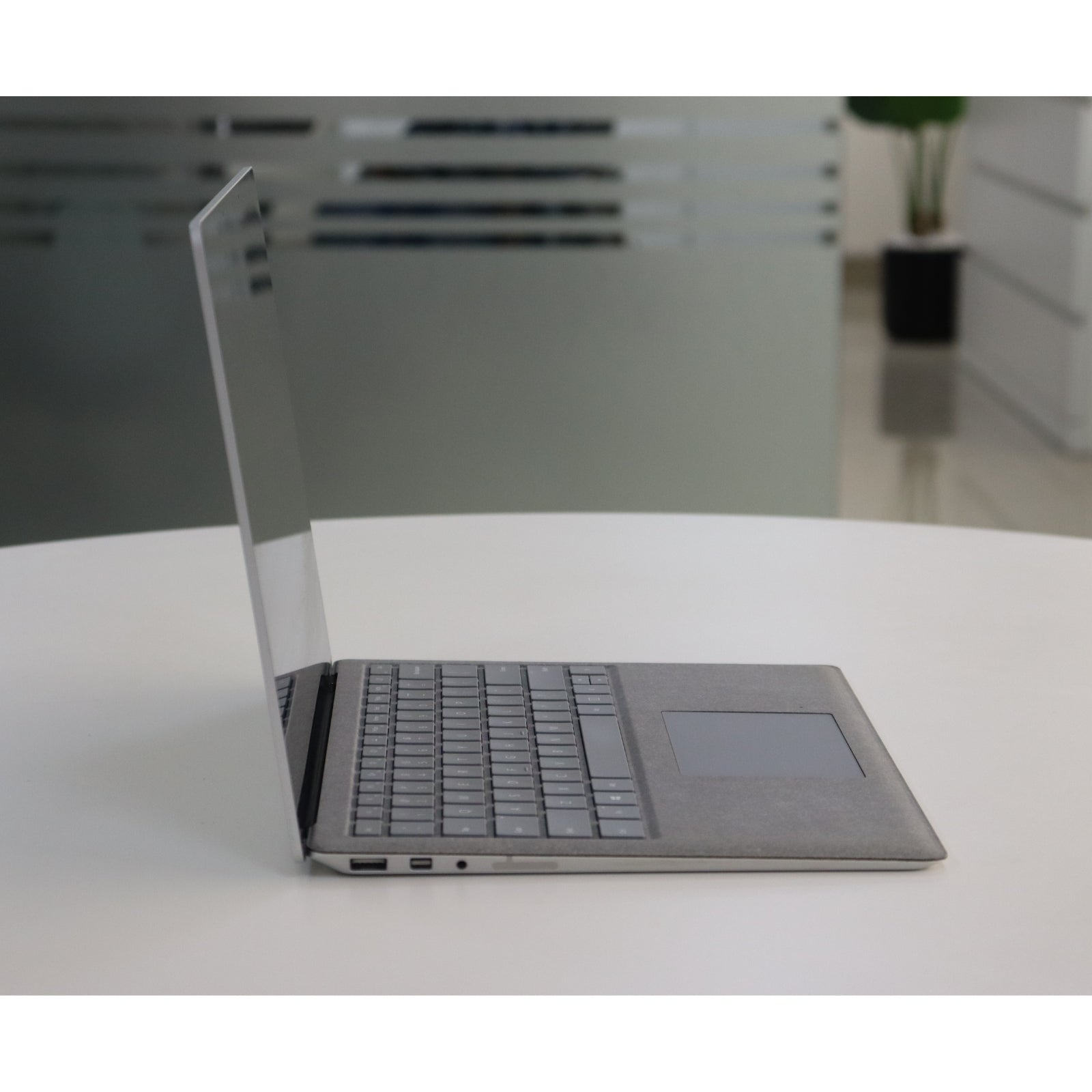 Microsoft Surface Laptop : 7th Gen i7, 16GB RAM, 512GB SSD, SN:76421