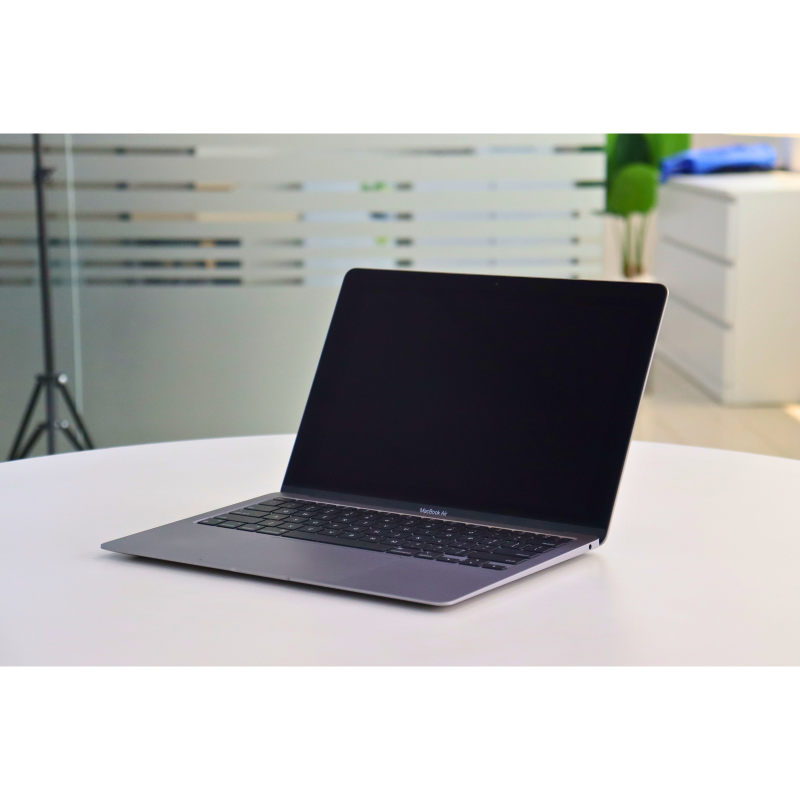 Apple MACBOOK AIR A2337(2020): M1, 8GB RAM, 256GB SSD, SN:860731