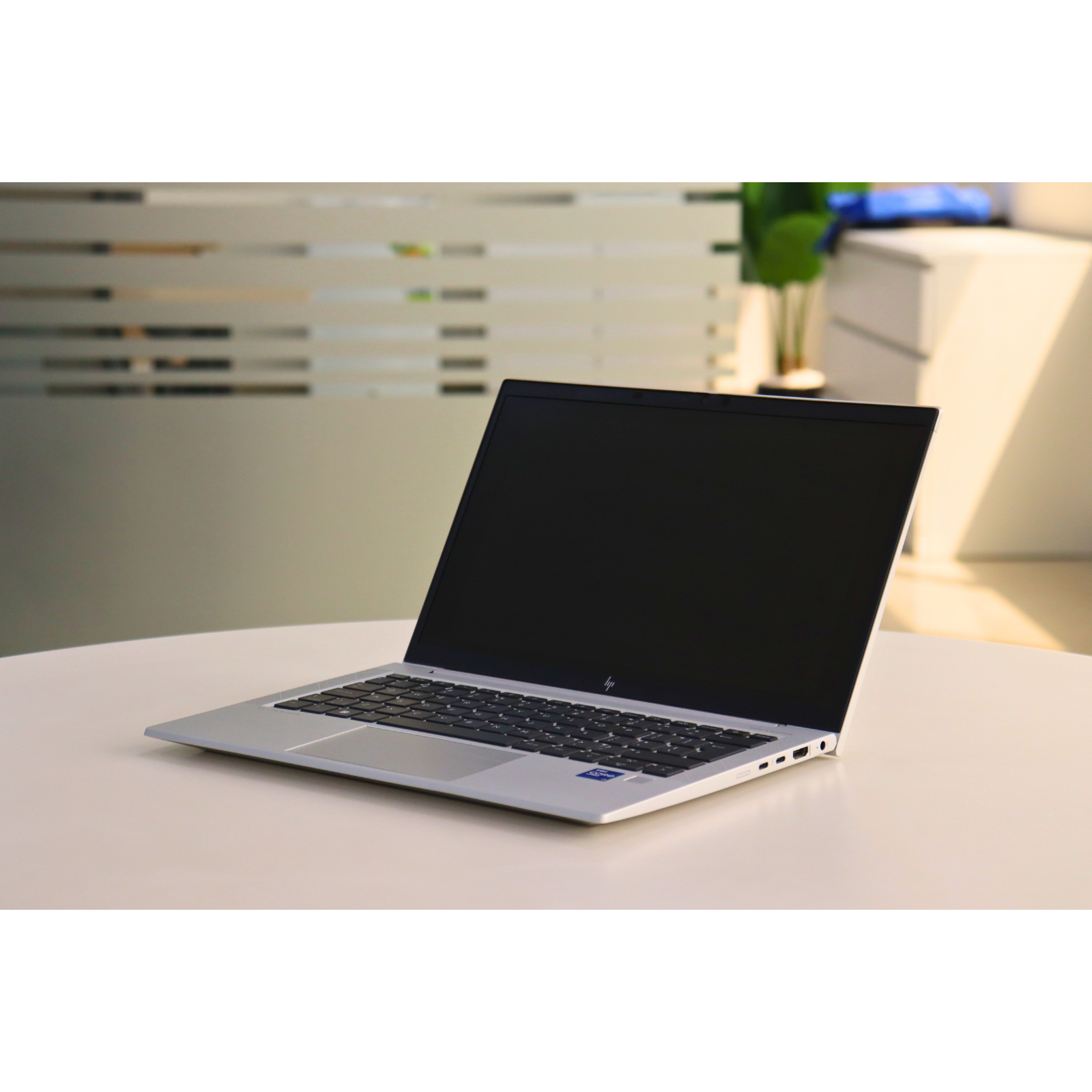HP ELITEBOOK 830 G8: 11th Gen i7, 8GB RAM, 512GB SSD, SN:00094
