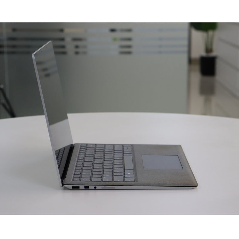MICROSOFT SURFACE LAPTOP 2: 8th Gen i5, 8GB RAM, 256GB SSD, SN:78323